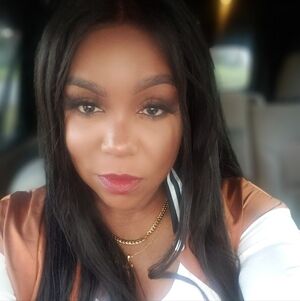 Meet your Posher, Dee